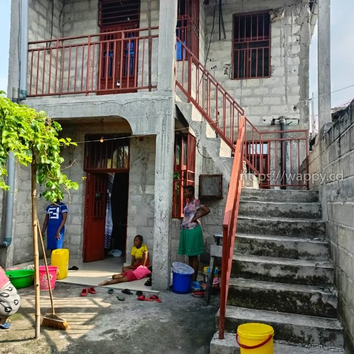 Parcelle incluant un bâtiment en étage R+1