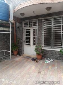 Parcelle incluant une maison en étage d'un niveau