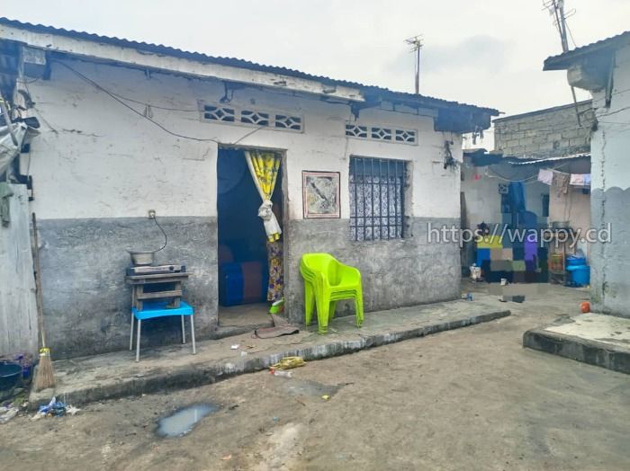 PARCELLE À MATETE AVEC 3 MAISONS USAGE LOCATIF