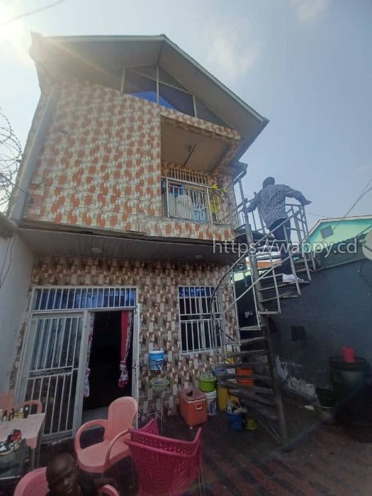 Parcelle avec maison d'un niveau de 2 appartements
