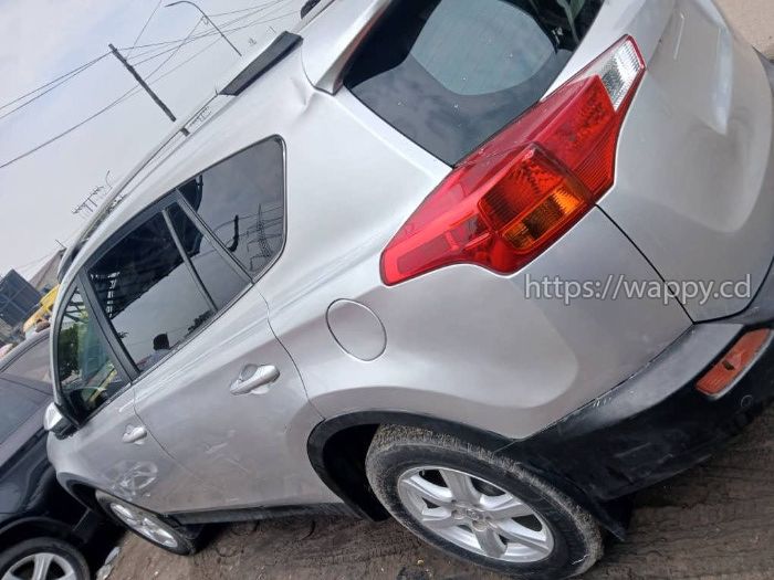 Toyota new rav4 sans plaque 2015