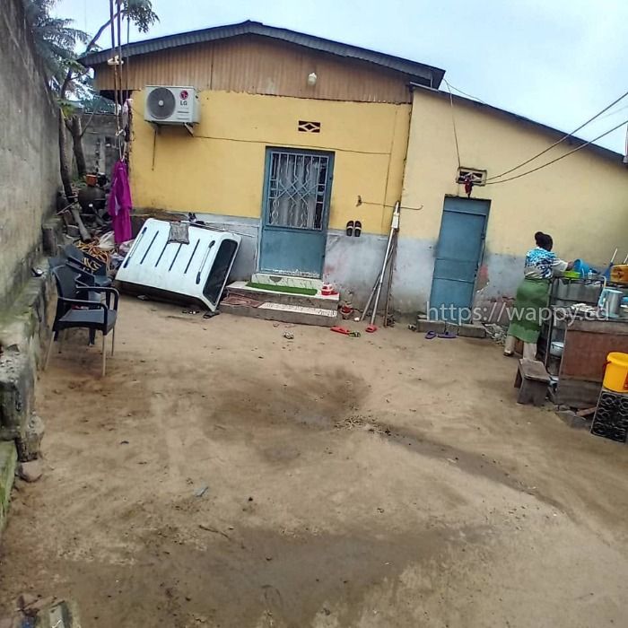 Parcelle dotée d'une maison de 3 chambres complète