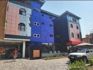 Sites touristiques à vendre au Quartier Kimpoko
