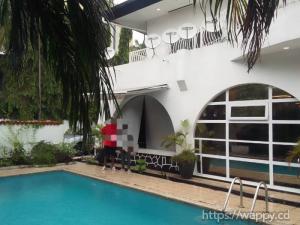 VILLA À VENDRE SITUÉ À GOMBE ZONE A/ Sur avenue ts