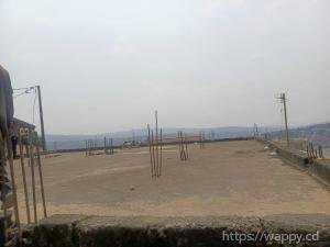 Parcelle située à Mont Ngafula sur l'asphalte