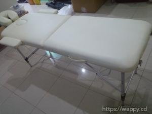 Table de Massage et Laptop