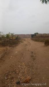 Parcelle terrain avec une fondation