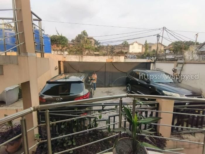 Villa de R+1 neuve à UPN - Ngaliema