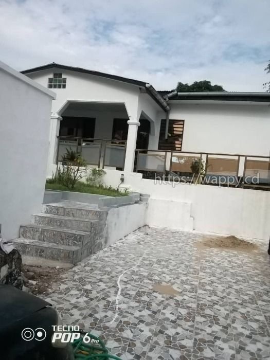 Parcelle avec Grande Maison Basse – UPN