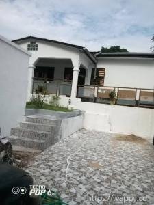 Parcelle avec Grande Maison Basse – UPN