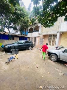 Parcelle avec immeuble R+1 - Limete 8 ème