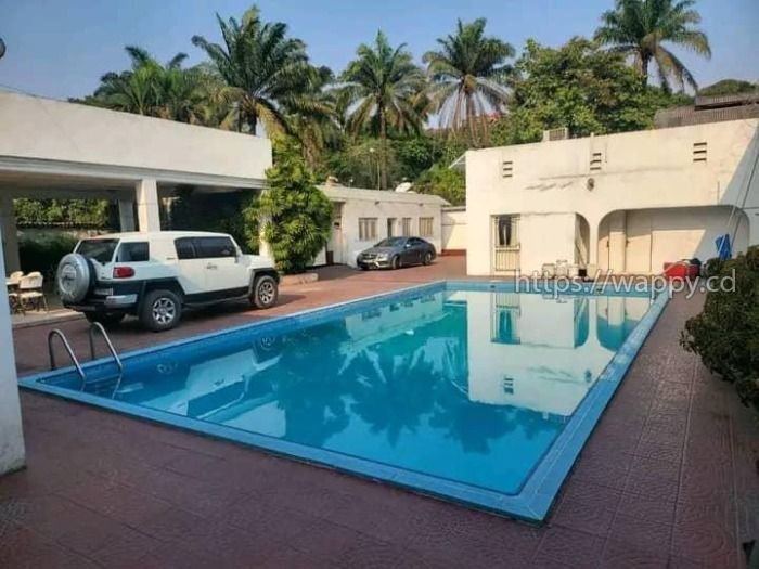 Luxueuse parcelle avec Villa et piscine à Gombe
