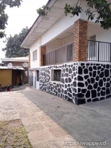Parcelle avec grande maison locative – Binza UPN