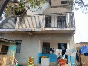 Parcelle bâtie de 200m² avec immeuble R+1 + annexe