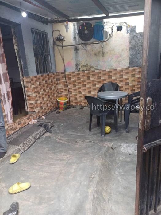 Parcelle avec 3 portes locatives – Kalamu