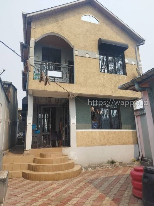 Belle résidence neuve avec maison commerciale
