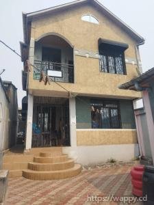 Belle résidence neuve avec maison commerciale