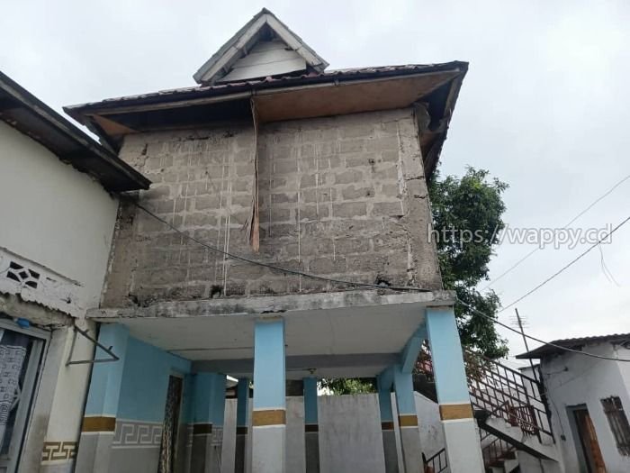 Parcelle avec 4 maisons locatives à N’djili