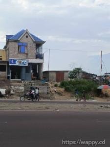 Parcelle Commerciale avec Bâtiment R+1 à N'sele