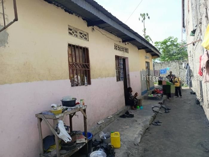 Parcelle à Vendre avec des maisons opérationnelles