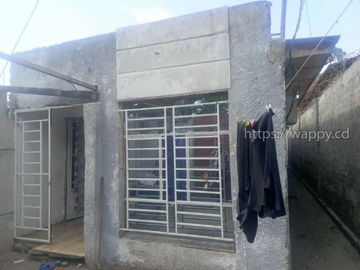 PARCELLE AVEC DEUX MAISONS BASSES À EFOBANK