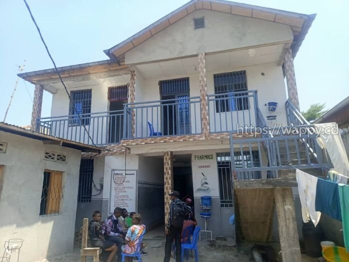 Parcelle avec immeuble et maison – Efobank