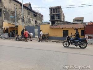 Parcelle commerciale sur macadam à Barumbu