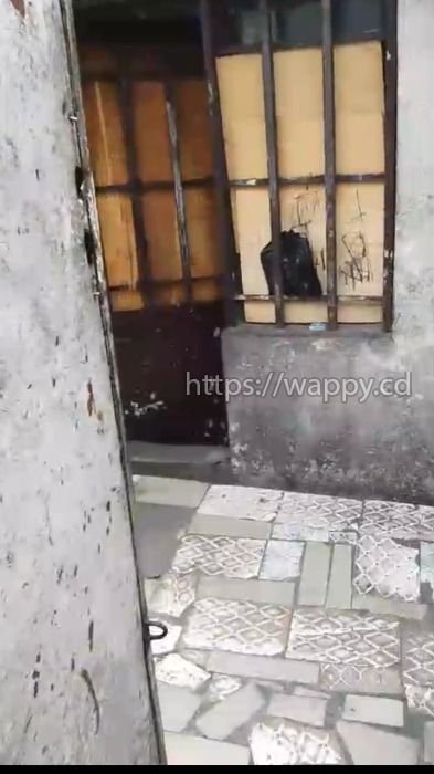 PARCELLE AVEC MAISON & STUDIO À BARUMBU