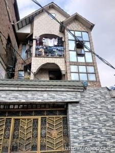 Parcelle R+2 avec 3 appartements à Barumbu