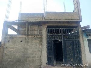 Parcelle Inachevée avec Fondation de 2 niveaux