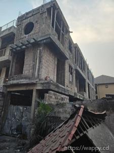IMMEUBLE INACHEVÉ R+3- COMMUNE DE KINSHASA