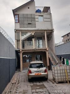 Parcelle avec Immeuble R+2 à Barumbu, 4 apparts
