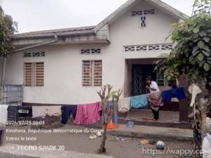 PARCELLE AVEC MAISON HABITABLE À N'SELE