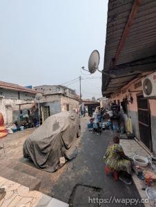 PARCELLE SUR MACADAM À LINGWALA — 405 M²