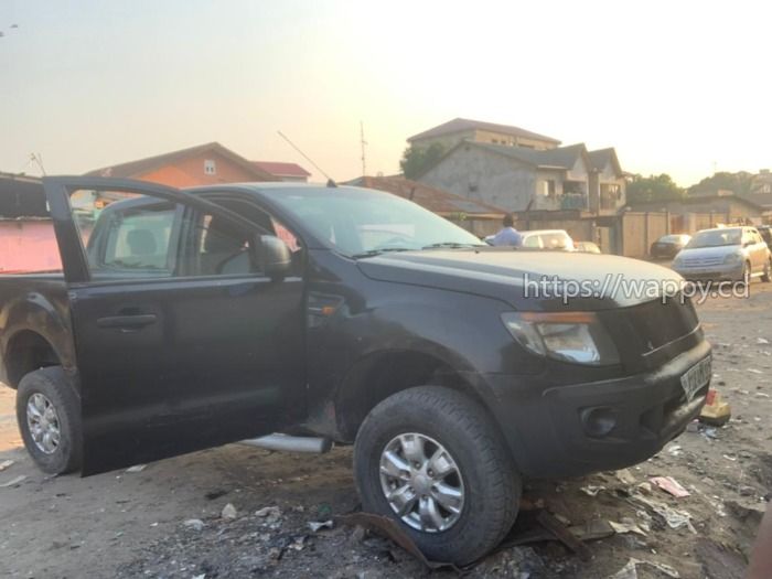 Pick-up Ford avec moteur hiluxe