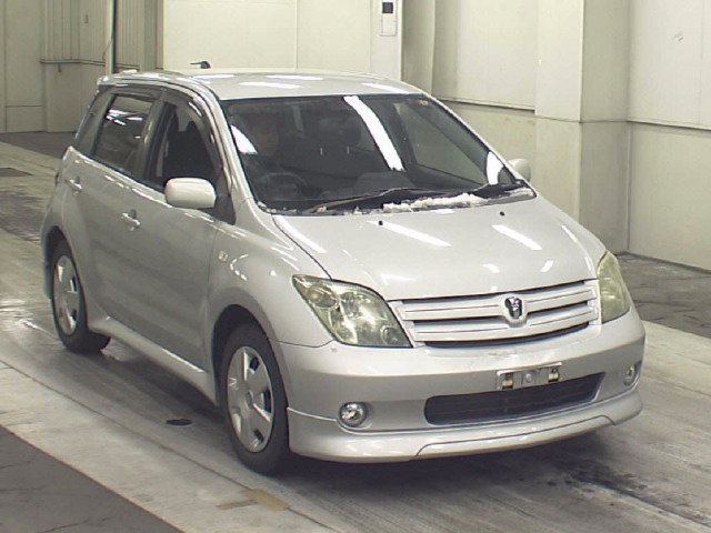 TOYOTA IST 2004