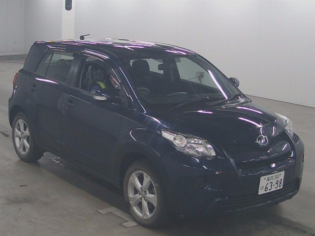 TOYOTA IST 2011