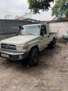 TOYOTA LAND CRUISER Pick-Up