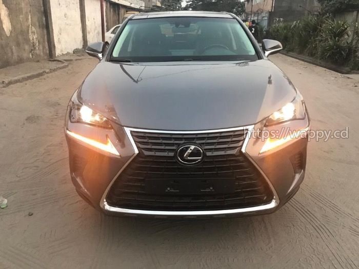 Lexus NX 300 Moteur essance  4 cylindres  Volant n