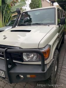 TOYOTA LAND CRUISER DOUBLE CABINE PIC UP