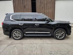 Toyota Land cruiser VXR jeep
