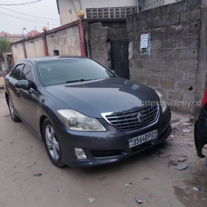 Toyota crown full option