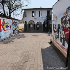 Grande Maison de 4 Chambres à Limete 1ère rue Funa
