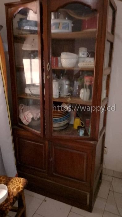 Armoire vitrine a liquidé