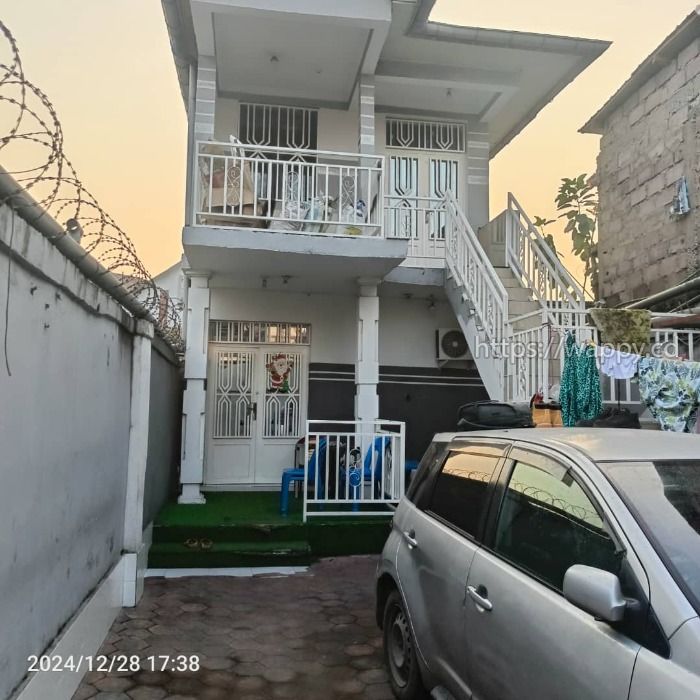 Parcelle avec une bel maison en étage