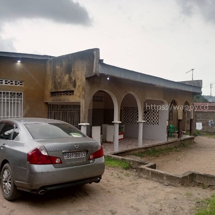 Parcelle contenant plusieurs maisons