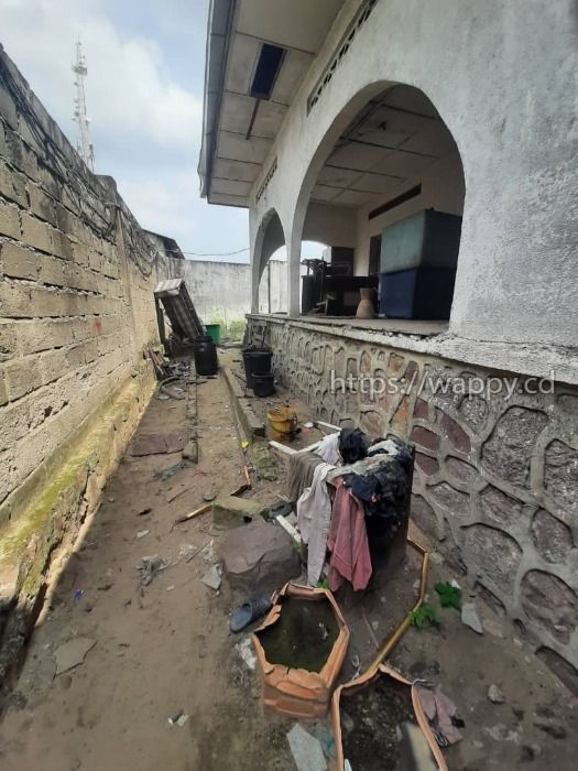 Parcelle prêt à habiter à Binza UPN C/ngaliema